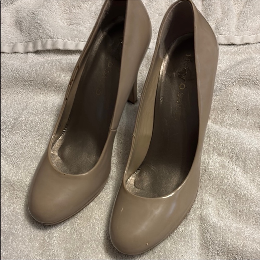Franco Sarto Taupe Round Toe Heels